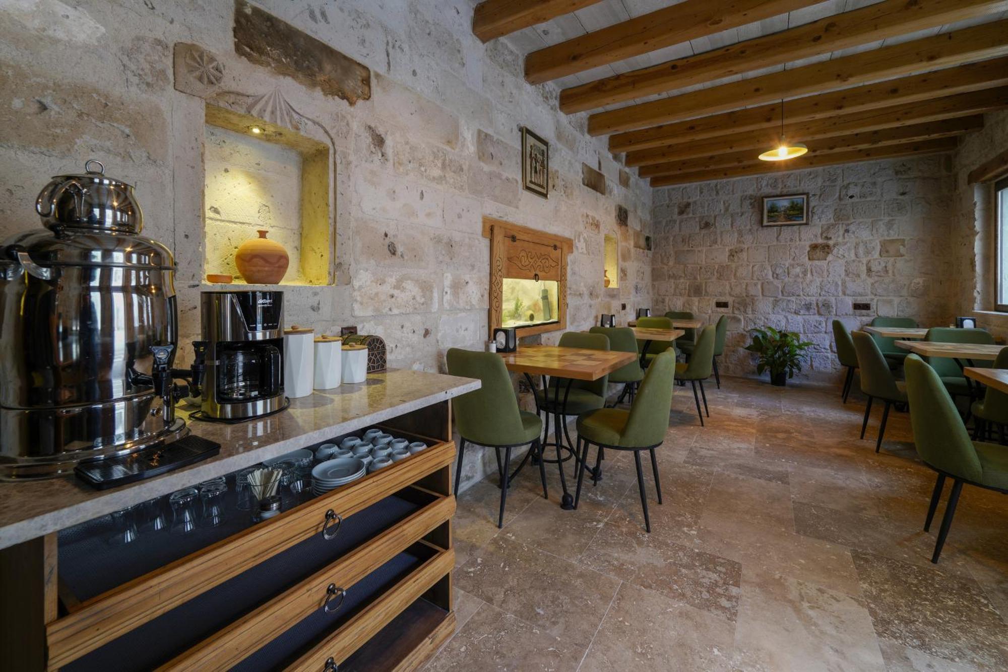 Escape Cave Otel *